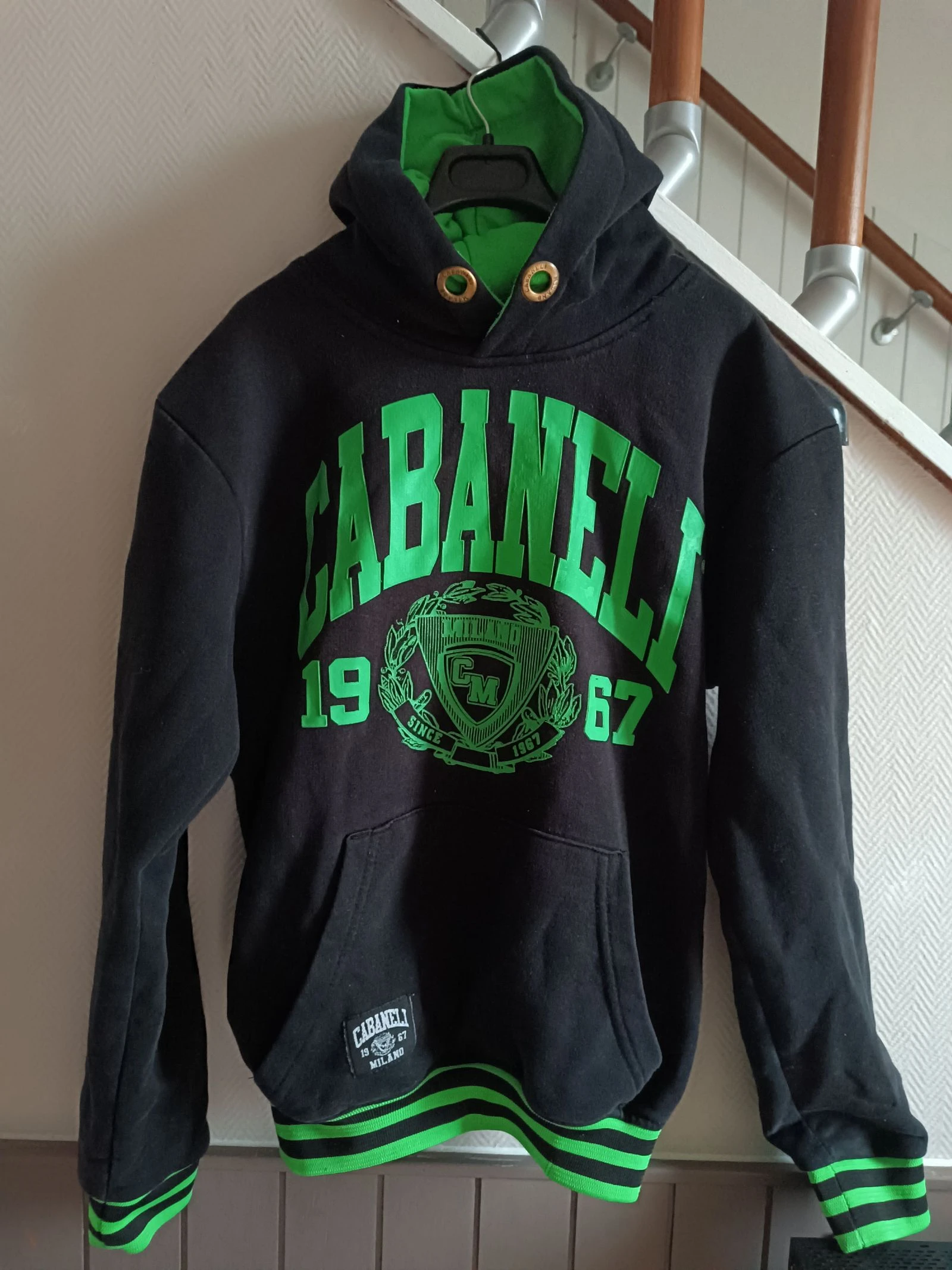 Sweat à capuche noir et vert Cabaneli Milano